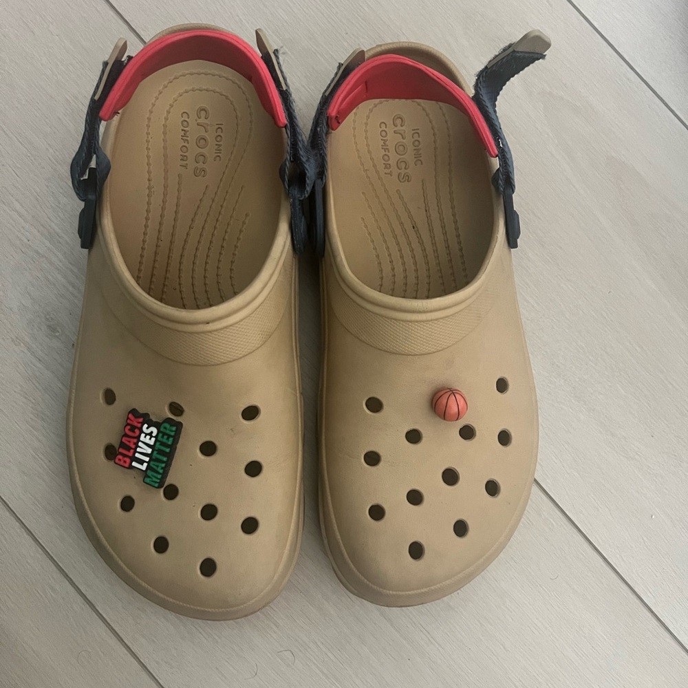 ICONIC CROC COMFORT Tan Sandals with Black and Red Details Sz Men 11